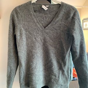 Kinross Cashmere V neck Sweater